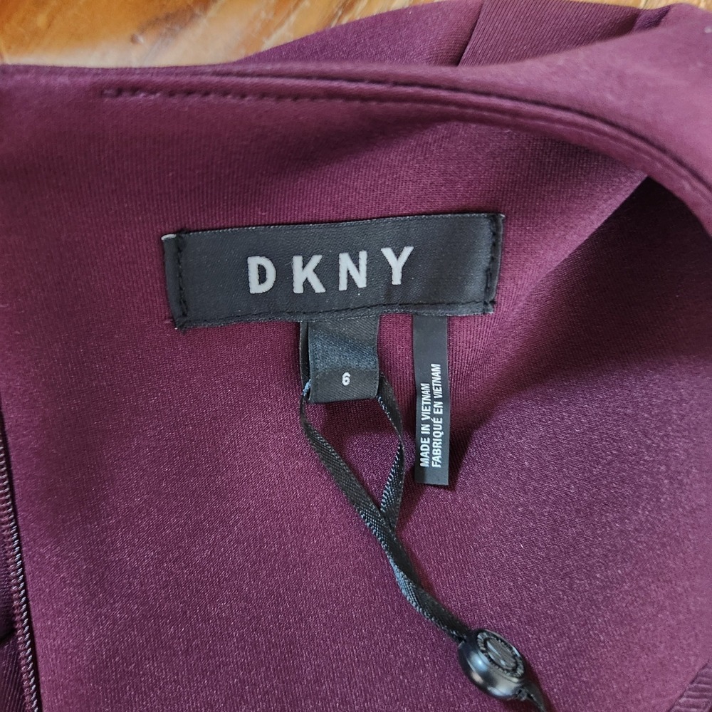 DKNY Burgundy Scuba Dress 6 NWT Short Sleeve Pockets A-Line Knee Length Gold Zip - Picture 9 of 16